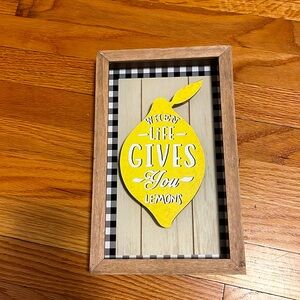 “When life gives u lemons” decoration